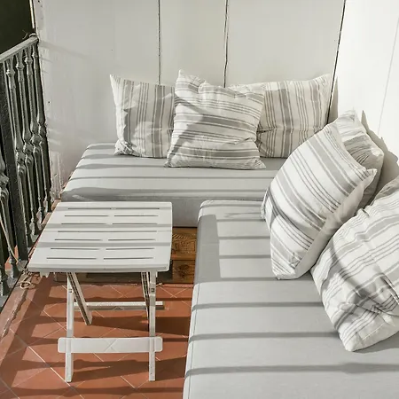 Spacious And Luminous Flat With Balcony Barselona