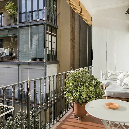Spacious And Luminous Flat With Balcony * Barcelona