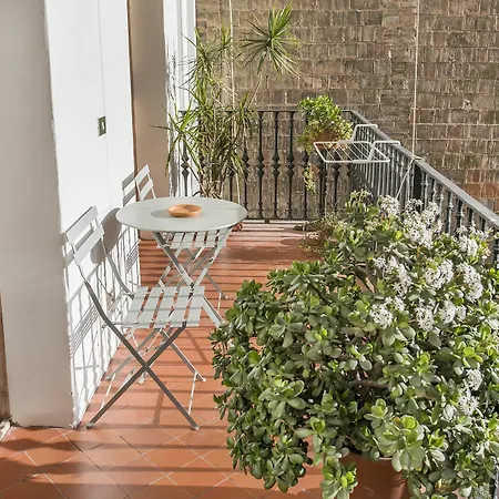 Spacious And Luminous Flat With Balcony Barcelona